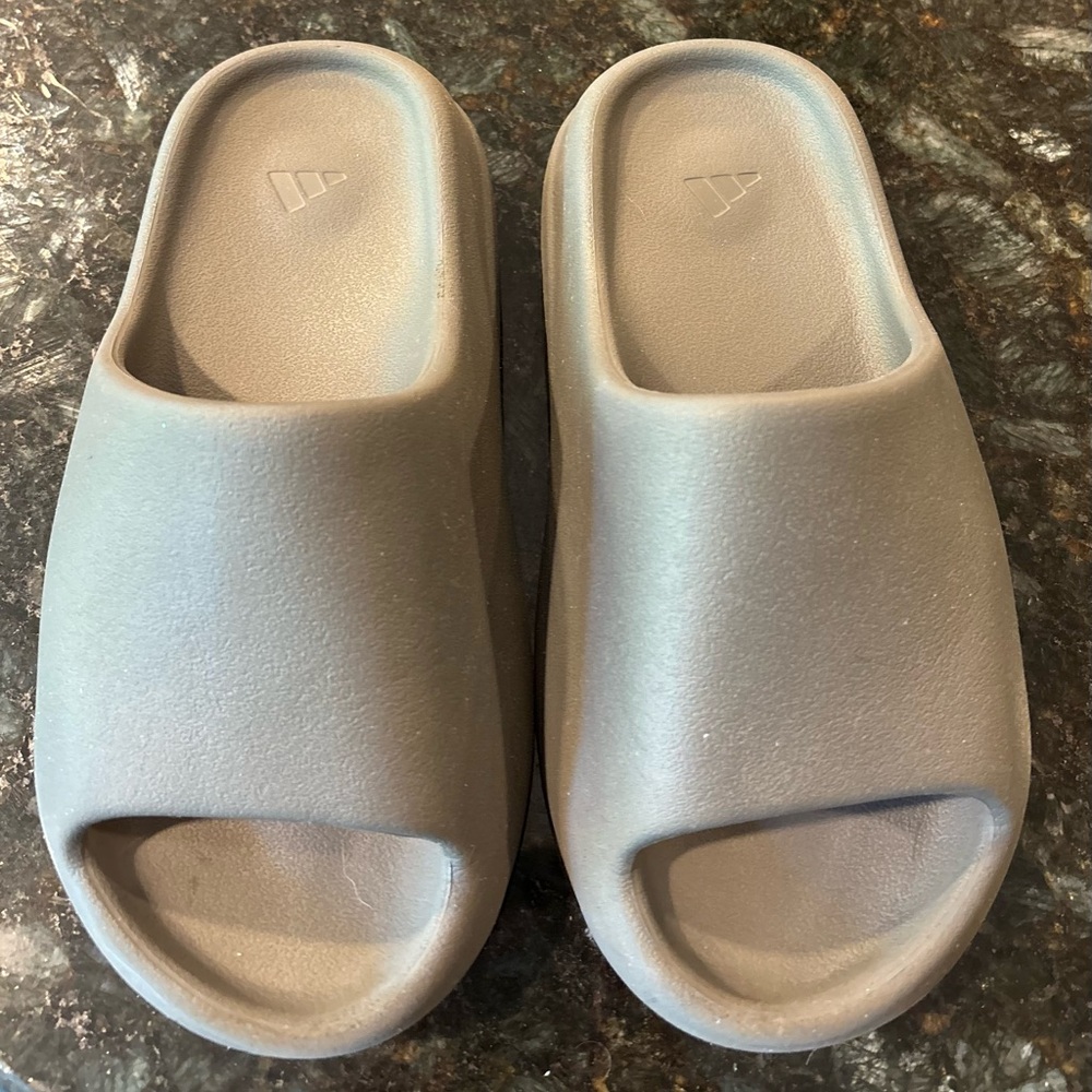 Yeezy Slide Granite Y5